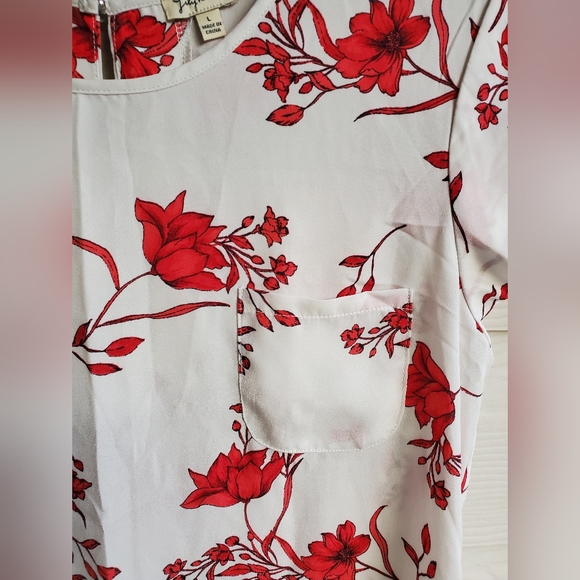 Lily White Bright Red Floral Pattern Keyhole Cut-out Boxy Business Casual Blouse - Picture 3 of 9